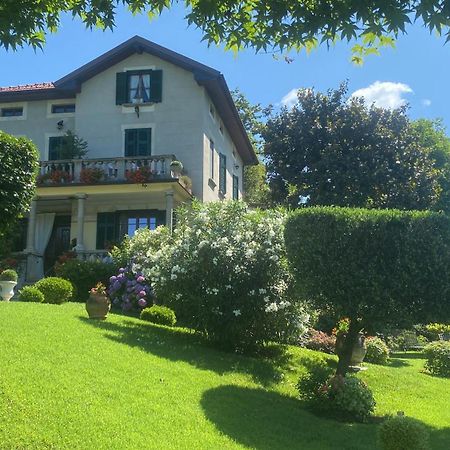 Bed and Breakfast Il Motto Di Tommy Castelveccana Exterior foto