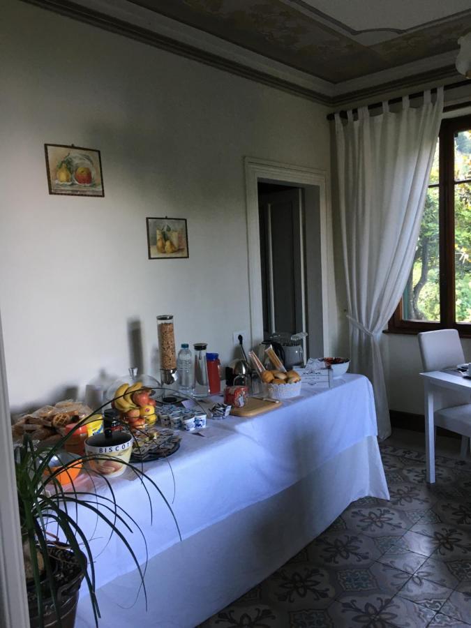 Bed and Breakfast Il Motto Di Tommy Castelveccana Exterior foto