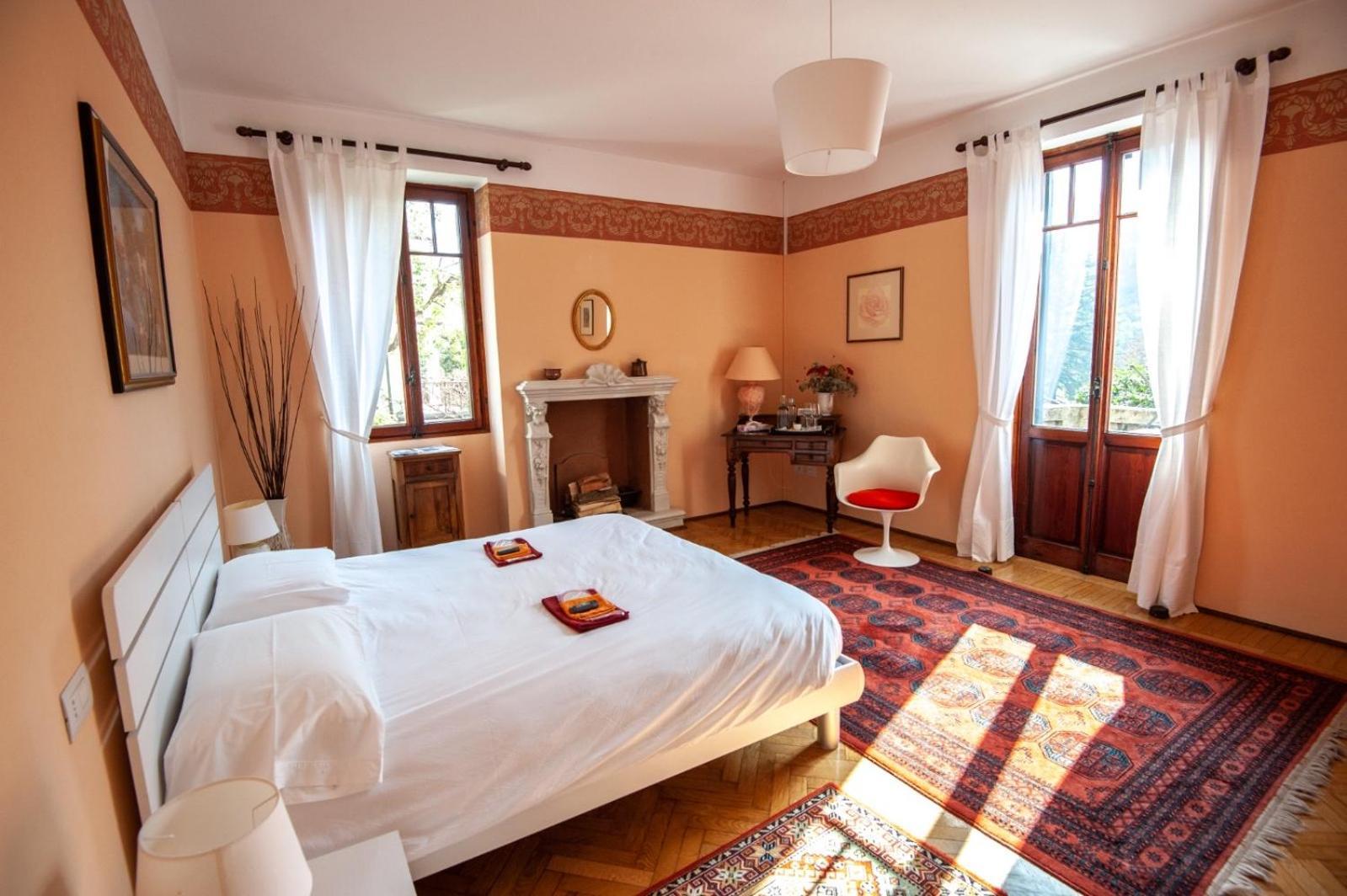 Bed and Breakfast Il Motto Di Tommy Castelveccana Exterior foto