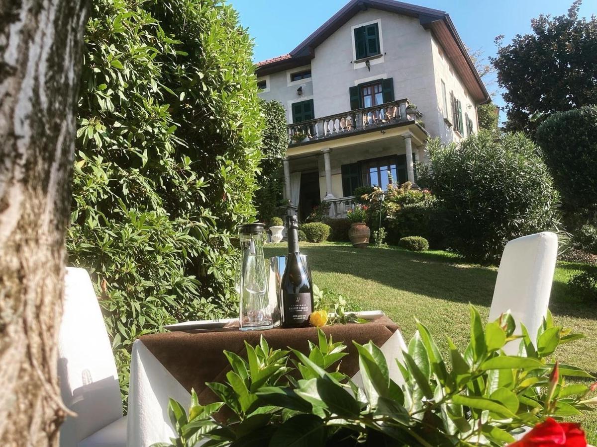 Bed and Breakfast Il Motto Di Tommy Castelveccana Exterior foto