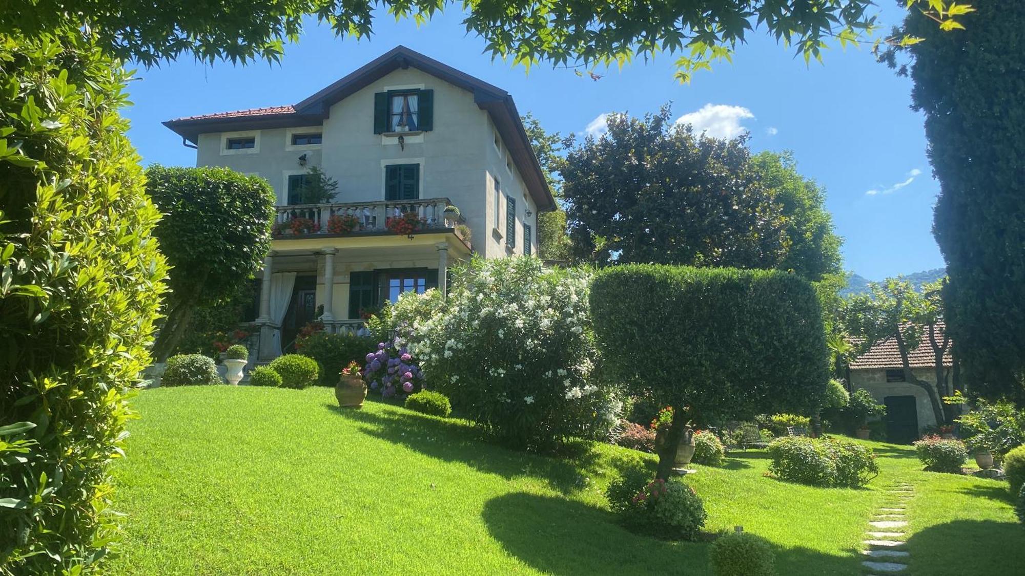 Bed and Breakfast Il Motto Di Tommy Castelveccana Exterior foto